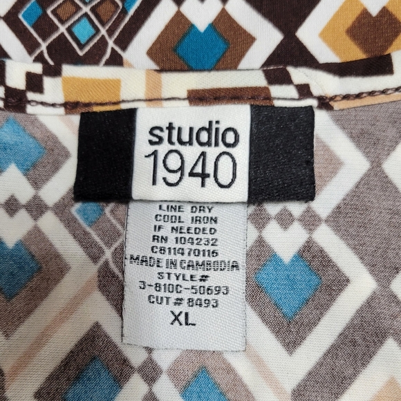 Geometric Patterned Women's Top - Picture 4 of 4